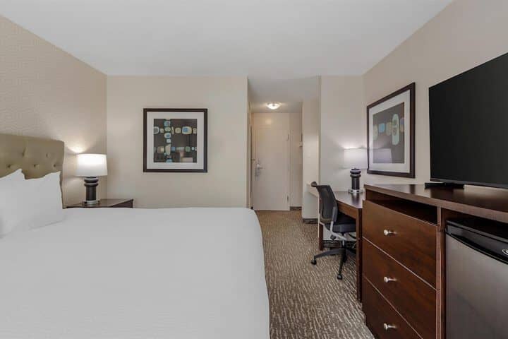 Room 52 of 69