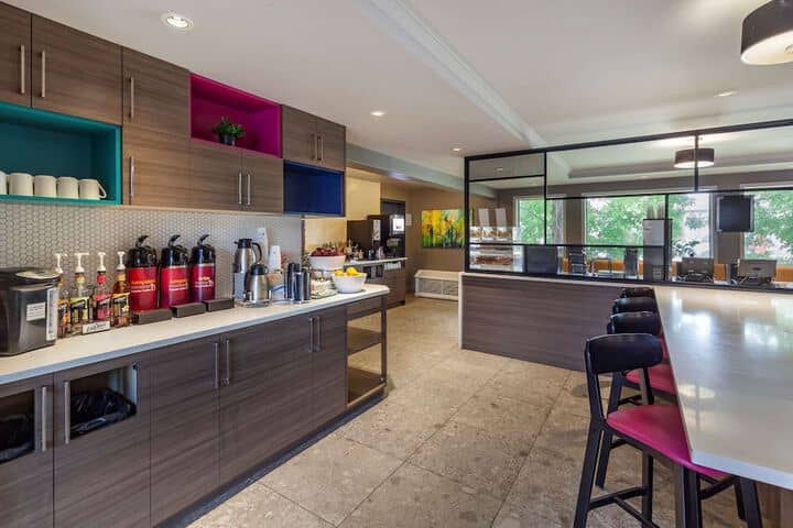 Breakfast area