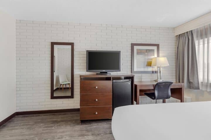 Room 33 of 69
