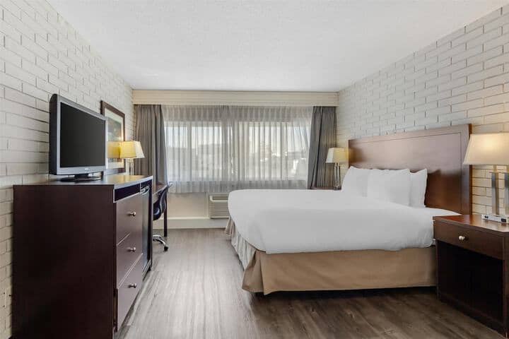 Room 34 of 69